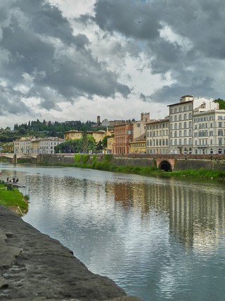 Florence   |   25  /  26    |